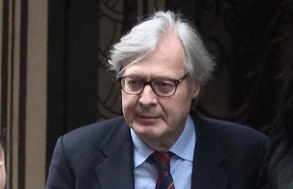 Vittorio Sgarbi indagato per "opere d'arte false spacciate per vere